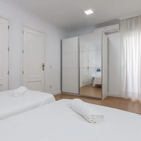 Amicorum Parking Apartment Sevilla