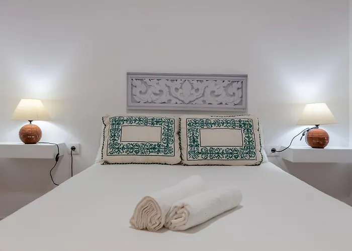 Amicorum Parking شقة إشبيلية